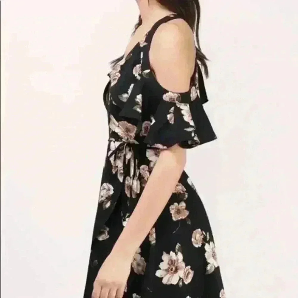 NWT J.O.A Floral Wrap Mini Dress - Picture 4 of 6